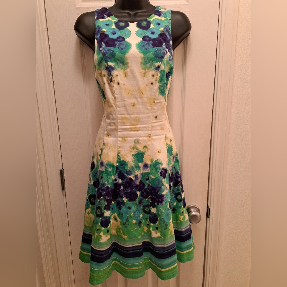 Maggie London - Women's Size: 6 - Water Color Inspired Sleeveless Dress